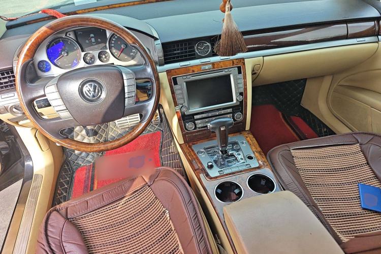 Used Volkswagen Phaeton 2011 3.6L V6 5-Seater Extended Business Edition
