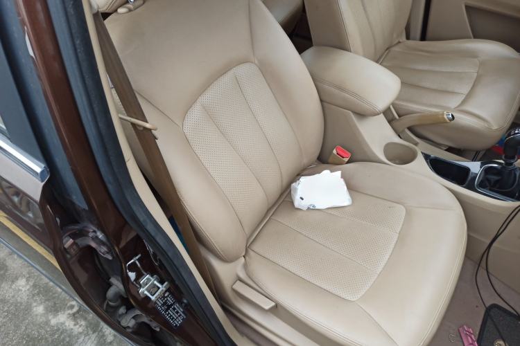 Used Baojun 730 2016 1.5T Manual Comfort Version 7 Seats Right Front Seat