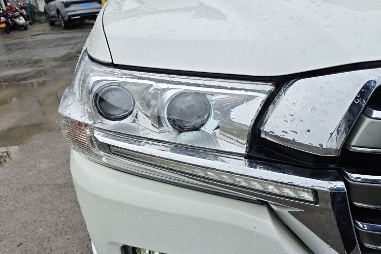 Used Toyota Land Cruiser  Right Front Headlight