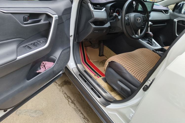 Used Toyota Wildlander 2024 2.0L CVT Two-Wheel Drive Leading Edition Driver Seat