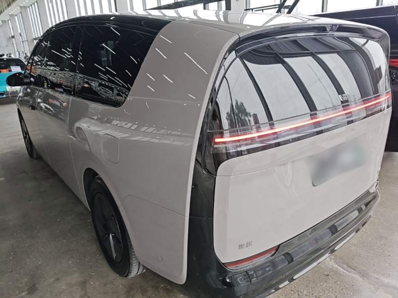 Used Li Auto MEGA 2025 Home Family Special Edition — 27