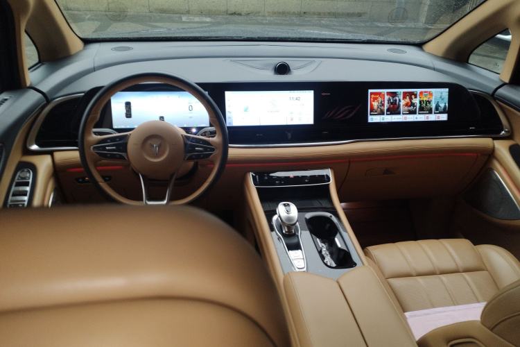 Used VOYAH Dream 2024 PHEV Extended-Range Premium Edition Center Console