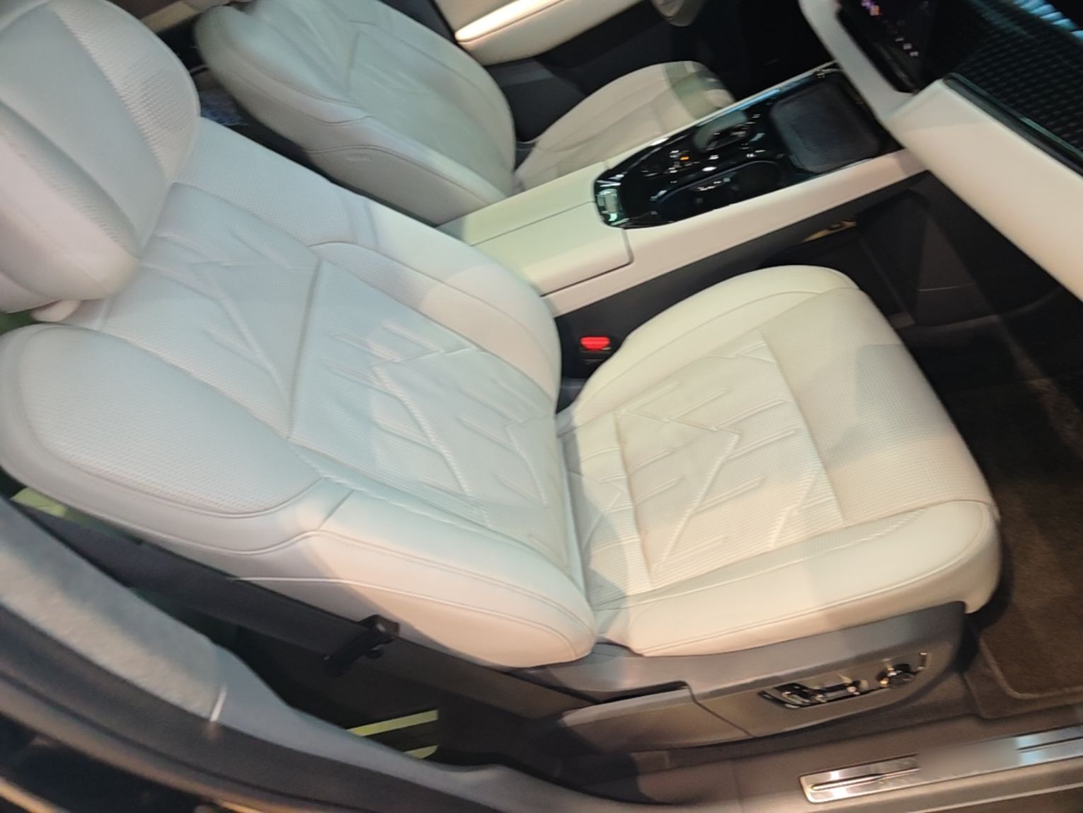 Zeekr 009 2024 Six-Seat Executive Version 4WD 108 kWh — снимка 19