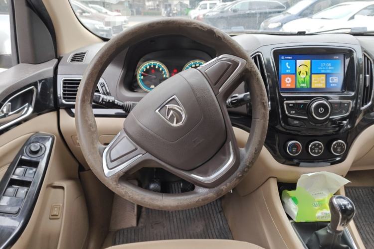 Used Baojun 730 2014 1.5L manual Comfort version 7 seats
