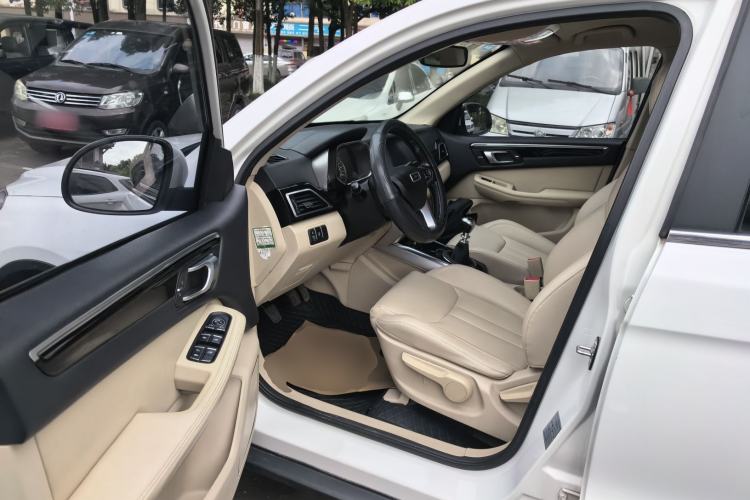 Used Zotye Domy X5 2017 Upgraded Model 1.5T Manual Luxury Version Driver Seat