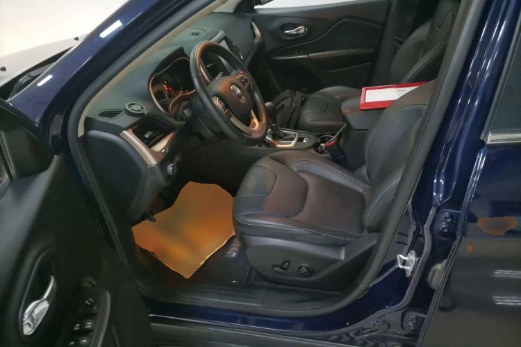 Used Jeep Cherokee 2016 2.0L Superior Edition