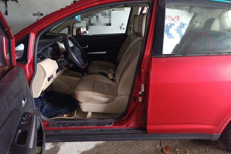 Used Venucia R50 2013 1.6L Automatic Luxury Edition
