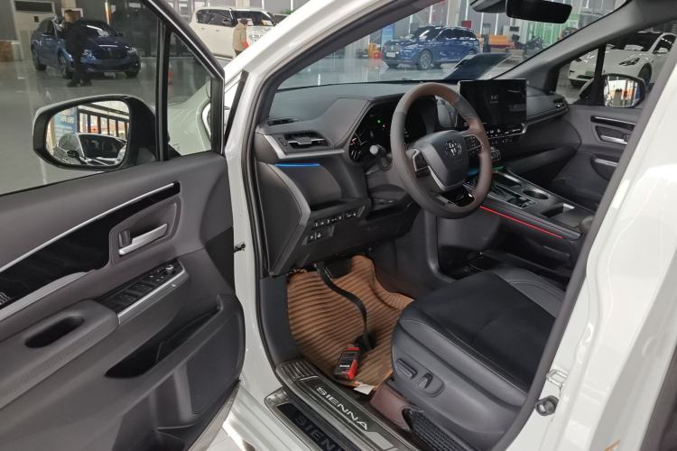 Used Toyota Sienna 2024 2.5L Hybrid Four-Wheel Drive Prestige Edition
