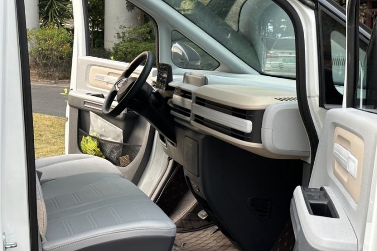 Used SAIC MAXUS Dana V1 2024 V1 Long Wheelbase Low Roof (51 kWh)