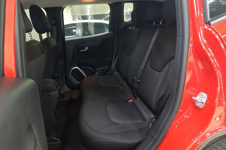 Used Jeep Renegade 2018 Connected Large Screen Version 180T Automatic Jingneng Version Left Rear Seat