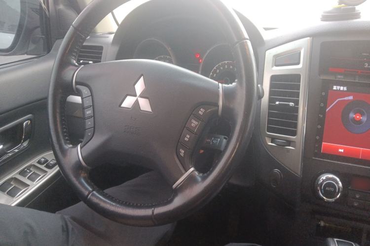 Used Mitsubishi Pajero 2016 3.0L Automatic Standard Version China V Standard