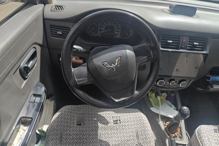 Used Wuling Rongguang V 2018 1.5L Standard Version