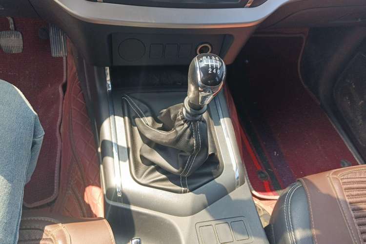 Used Dongfeng Ruichi 6 2021 2.3T Manual Two-Wheel Drive Diesel Standard Version with Long Cargo Bed M9T