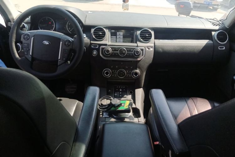 Used Land Rover Discovery 2014 3.0 SDV6 HSE Diesel Edition Center Console