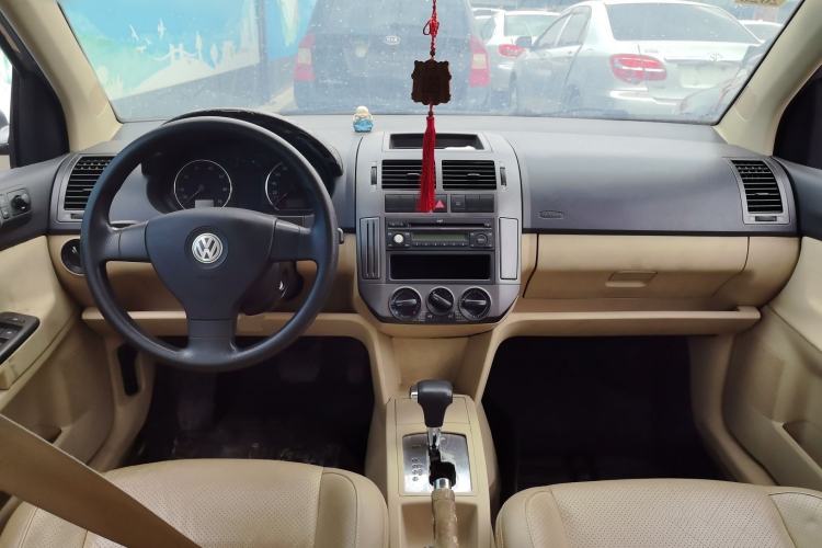 Used Volkswagen Polo 2009 Jingqu 1.6L Automatic Elegant Edition Center Console