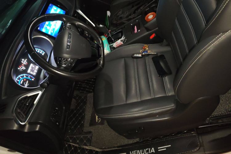 Used Venucia T90 2018 2.0L CVT Smart Connect Luxury Edition China V Standard
