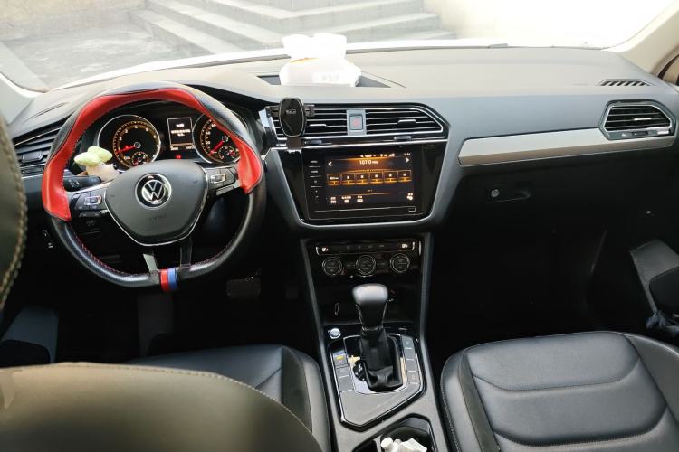 Used Volkswagen Tiguan L 2021 330TSI Automatic Two-Wheel Drive Smart Edition Center Console