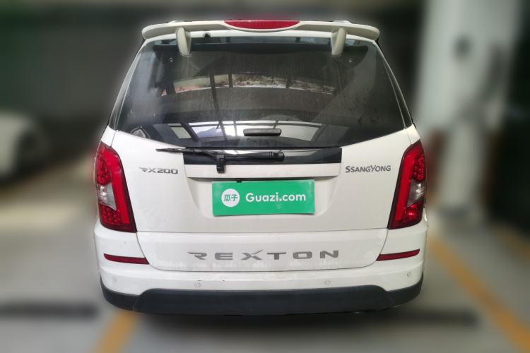 Used SsangYong Rexton W 2014 2.0T Four-Wheel Drive Luxury Navigation Version with 5 Seats
