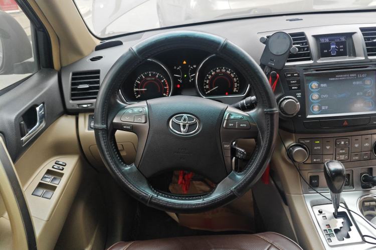 Used Toyota Highlander 2011 2.7L Two-Wheel Drive 7-Seater Luxury Navigation Edition
