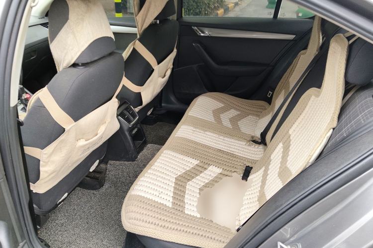 Used Skoda Octavia 2019 1.5L Automatic SmartDrive Comfort Edition China VI Standard Left Rear Seat