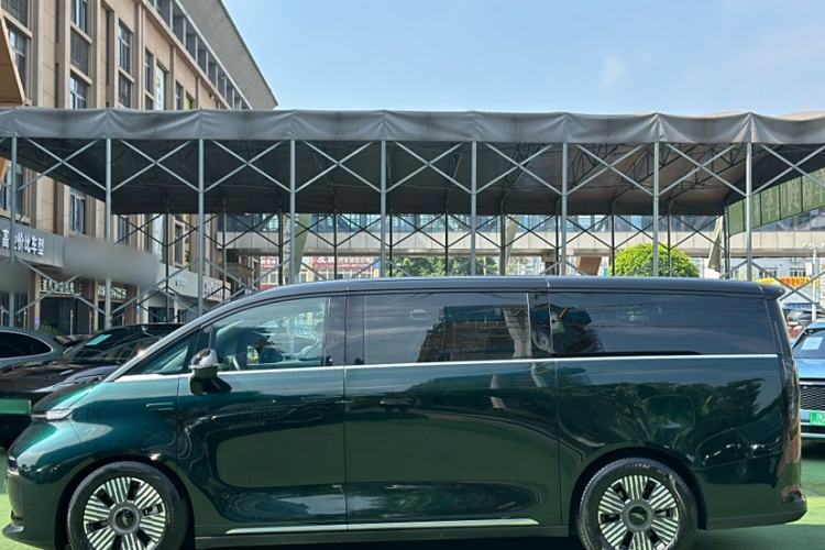 Used Geely Galaxy LEVC L380 2024 140-Degree 6-Seater All-Wheel-Drive Ultra Exterior 1