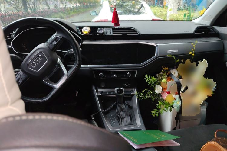 Used Audi Q3 2020 35 TFSI Fashion Dynamic Model Center Console