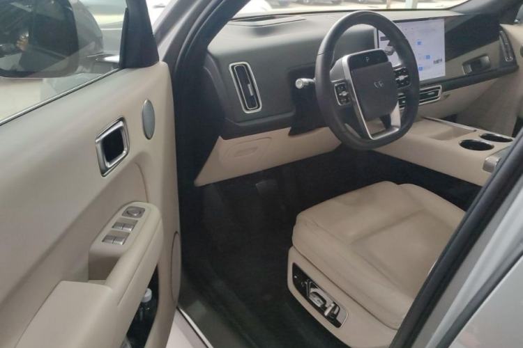 Used Li Auto L8 2023 Pro Model Interior 1