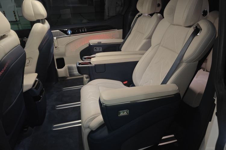 Used Zeekr 009 2024 Six-Seat Executive Version 4WD 108 kWh
