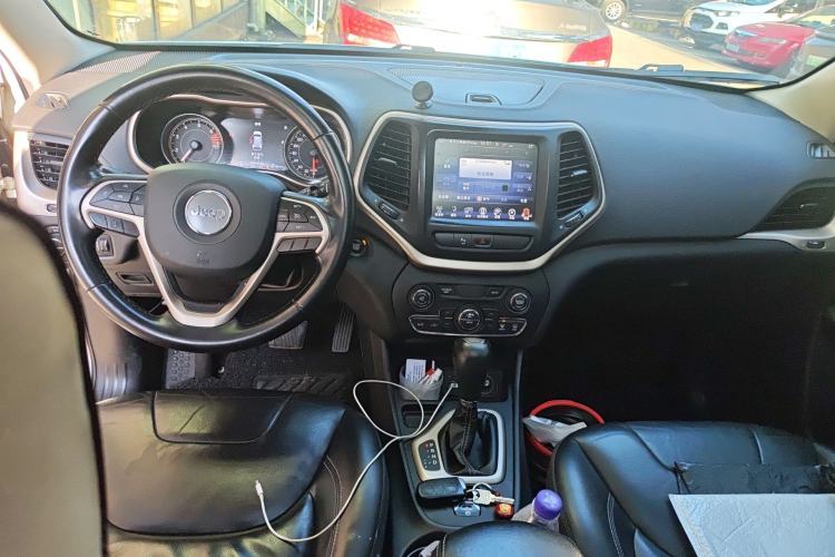 Used Jeep Cherokee 2017 2.0L Superior Edition