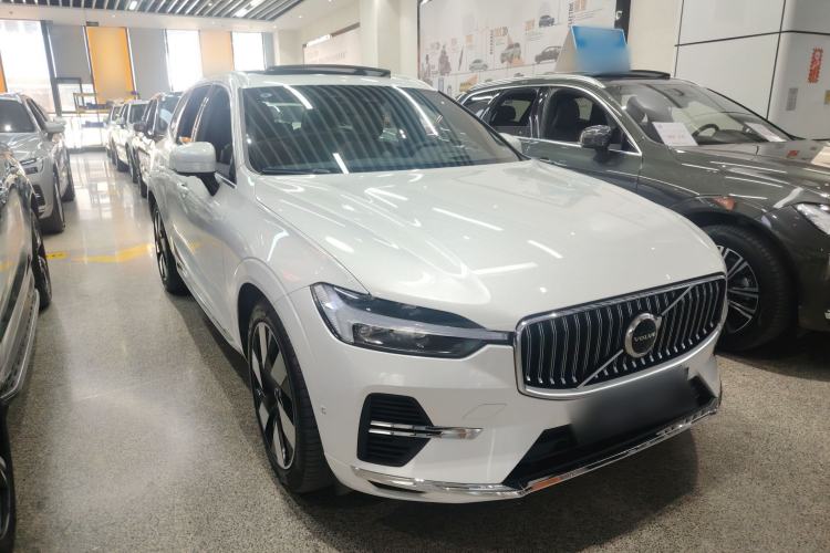 Used Volvo XC60 New Energy 2024 T8 Plug-in Hybrid Long-Range All-Wheel Drive Smart Luxury Edition Front Right 45 Deg