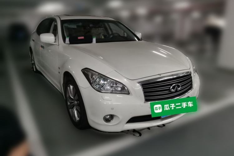 Used Infiniti Q70 2013 Q70L 2.5L Elegance Edition Front Right 45 Deg