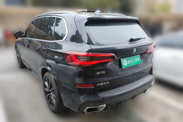 Used BMW X5 2022 xDrive 30Li Luxury M Sport Package
