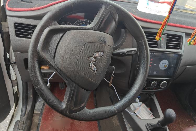 Used Wuling Rongguang V 2016 1.5L Standard Version Steering Wheel