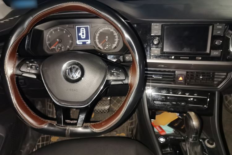 Used Volkswagen Bora 2020 1.5L Automatic Elite Version Center Console