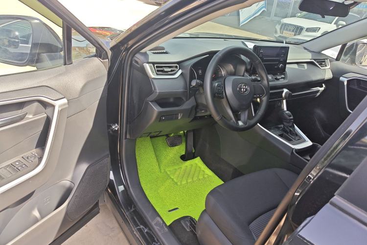 Used Toyota Wildlander 2022 Updated Version 2.0L CVT Two-Wheel Drive Leading Edition
