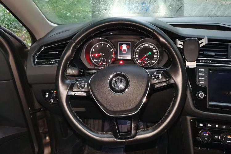 Used Volkswagen Tiguan L 2018 Revised 330TSI Automatic Two-Wheel Drive Flagship Edition Steering Wheel
