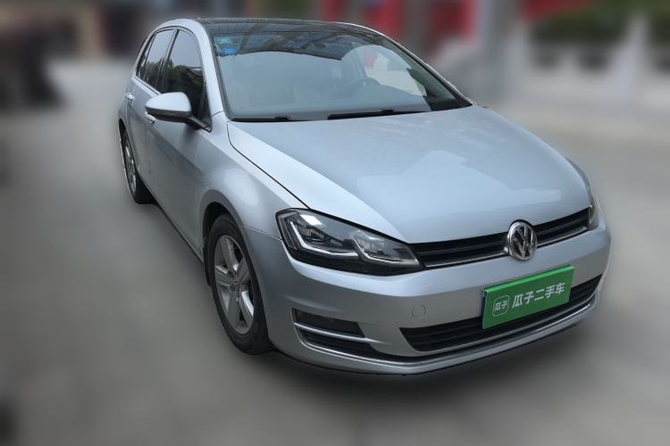 Used Volkswagen Golf 2015 1.4TSI Automatic Luxury Model Front Right 45 Deg