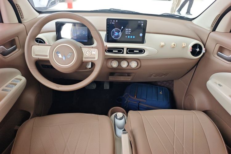 Used Wuling Hongguang MINIEV 2025 Four-Door Version Advanced Edition Center Console