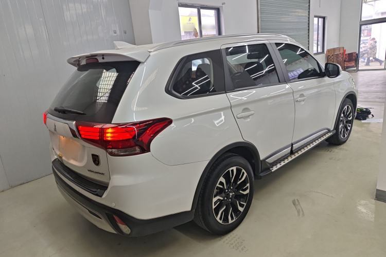 Used Mitsubishi Outlander 2019 2.0L Two-Wheel Drive Comfort Edition 7-Seater China VI Standard