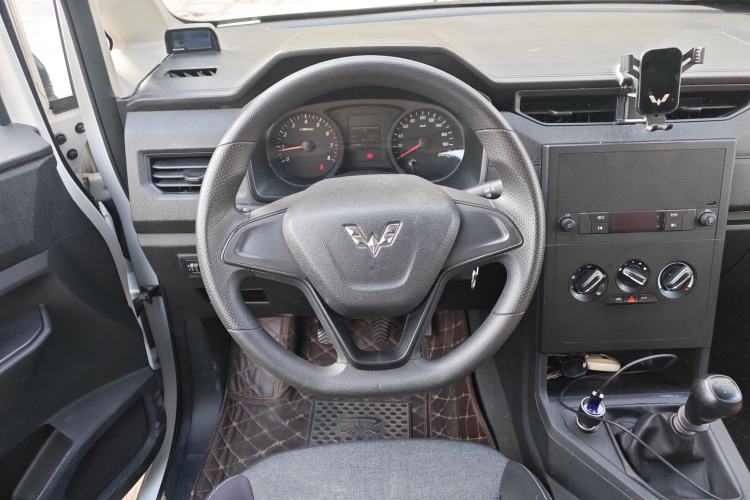 Used Wuling Hongguang PLUS 2019 1.5T Manual Standard Version 7 Seats