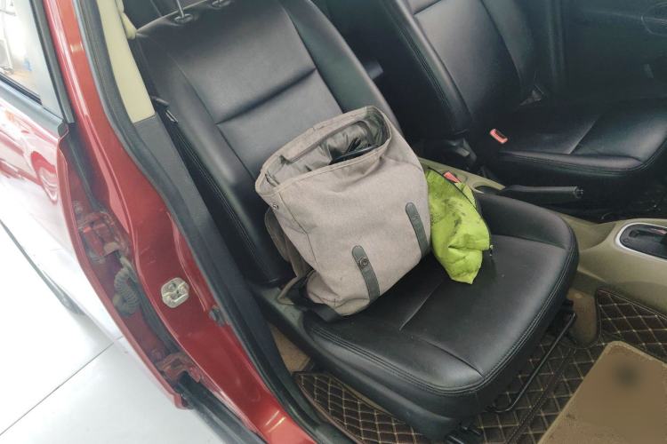 Used Venucia R50 2014 1.6L Automatic Splendid Edition
