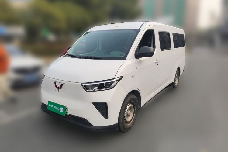 Used Wuling Yangguang 2024 300km Comfort-Grade Passenger Van 60kW