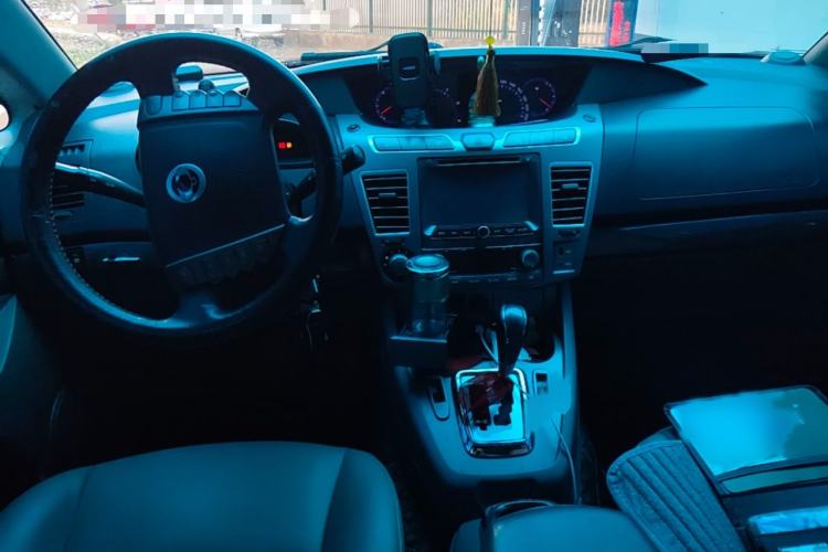 Used SsangYong Rodius 2014 2.0T Diesel 4x4 Luxury Navigation Edition Interior 2