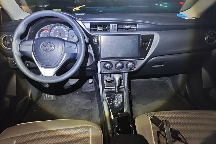 Used Toyota Corolla 2017 Revised Version 1.2T S-CVT GL Center Console