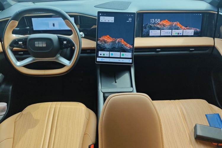 Used Geely Galaxy L7 2024 1.5T 115 km PLUS Dragon Edition
