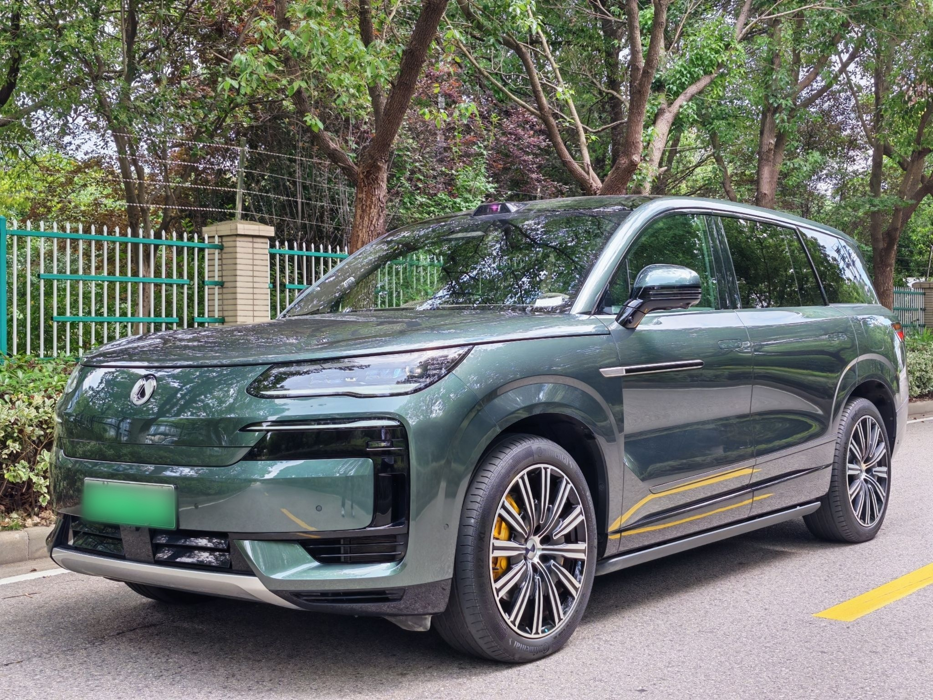 Unter der Vorderseite des Autos