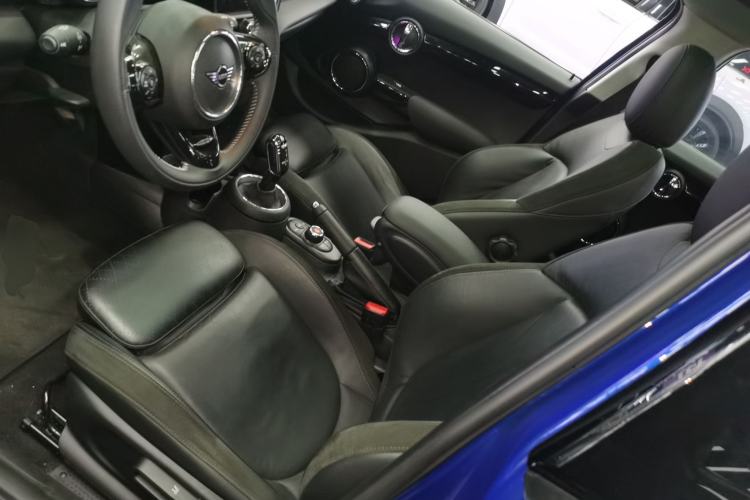 Used MINI MINI 2019 1.5T COOPER Artist Five-Door Edition
