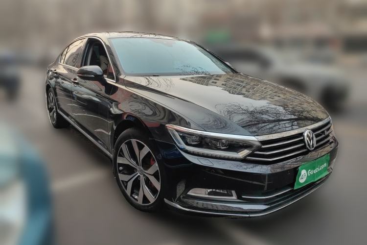 Used Volkswagen Magotan 2017 380TSI DSG Prestige Edition Front Right 45 Deg