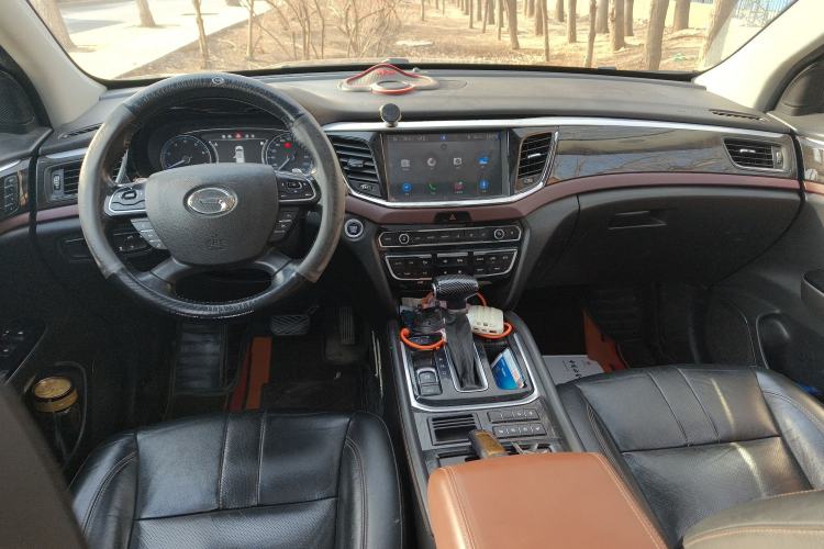 Used GAC Trumpchi GS8 2017 320T Two-Wheel Drive Luxury Smart Connectivity Version (7 Seats) Center Console