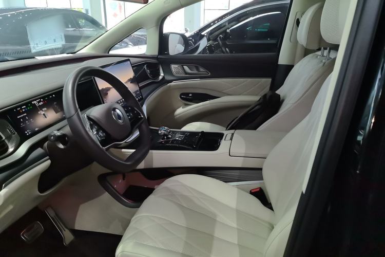 Used Denza D9 2025 DM-i Intelligent Drive 1020 Four-Wheel Drive Flagship Model
